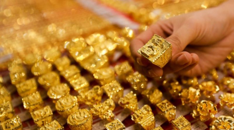 Gold Prices in Pakistan Decline from Historical Highs